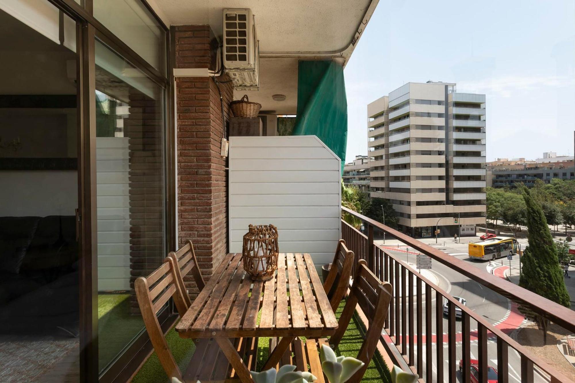 Cozy Apartment Near Fira Gran Via With Ac L'Hospitalet de Llobregat Exterior photo