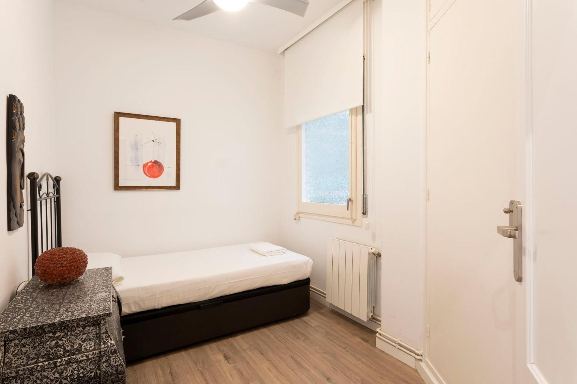 Cozy Apartment Near Fira Gran Via With Ac L'Hospitalet de Llobregat Exterior photo